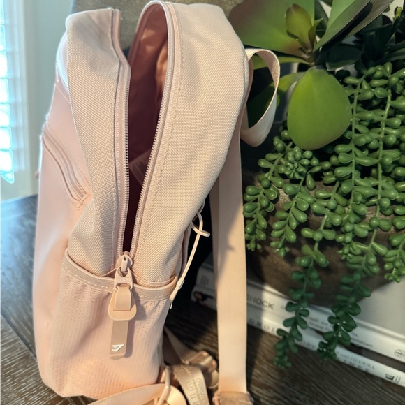 Gymshark Soft Pink Women's Backpack like New!!!           Make offer!!! - Picture 4 of 5